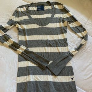 AEO lightweight sweater.  Long length.